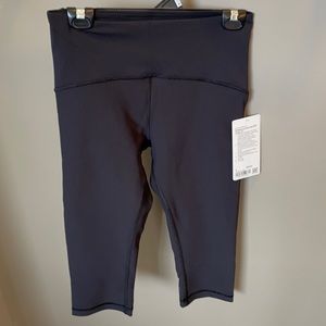 BNWT - Ribbed Contoured Crop 17” Sz 8